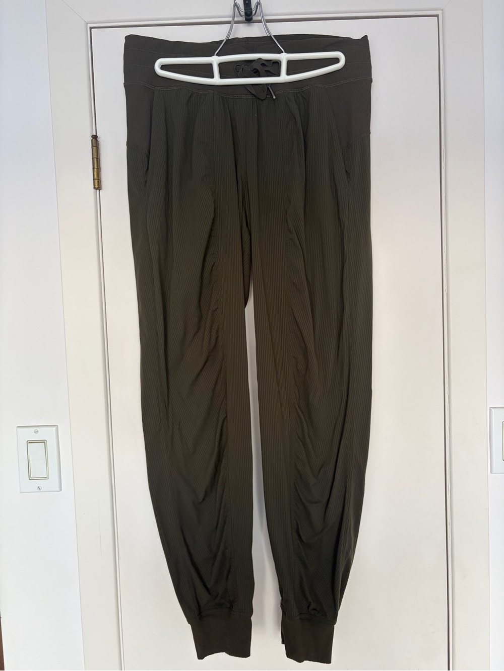 Lululemon - Dance Studio Mid-Rise Joggee